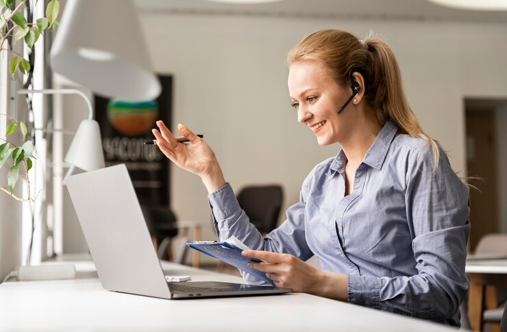 A virtual assistant working from her computer, offering her service from Expresso Company.