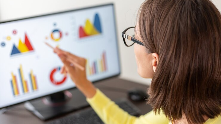 Woman analyzing data on her computer to optimize her e-commerce website jewerly store using data analytics