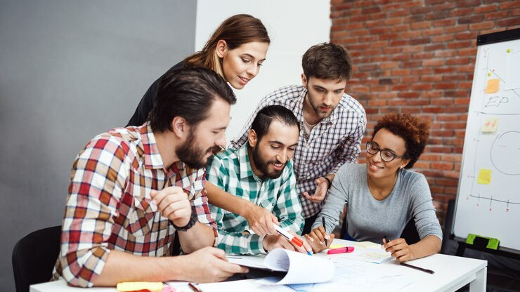 Digital marketing team working in an office, creating a strategy for a company requesting a Florida outsourcing wage solution.