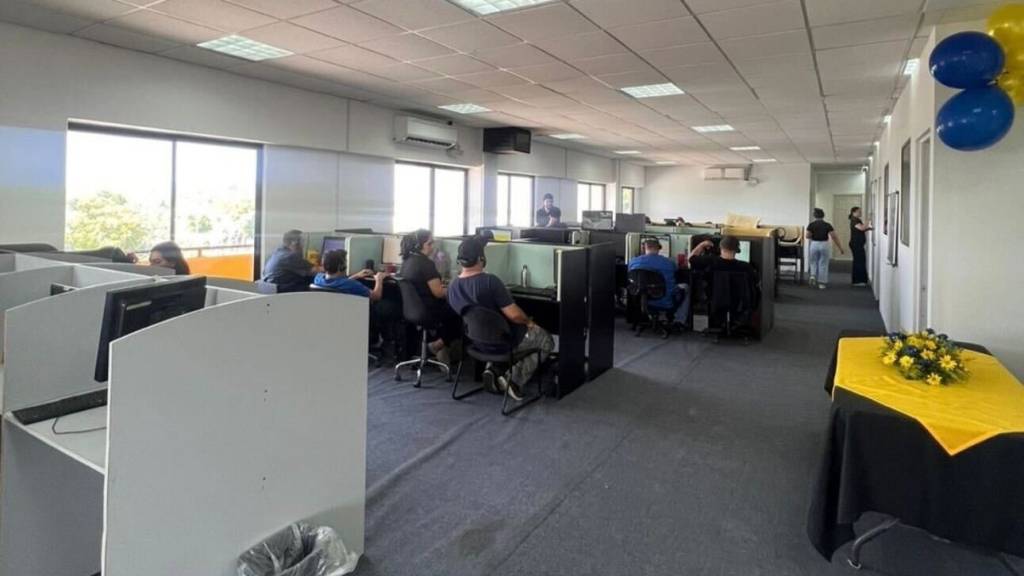 Modern BPO office environment with professionals collaborating, showcasing outsourcing in Nicaragua