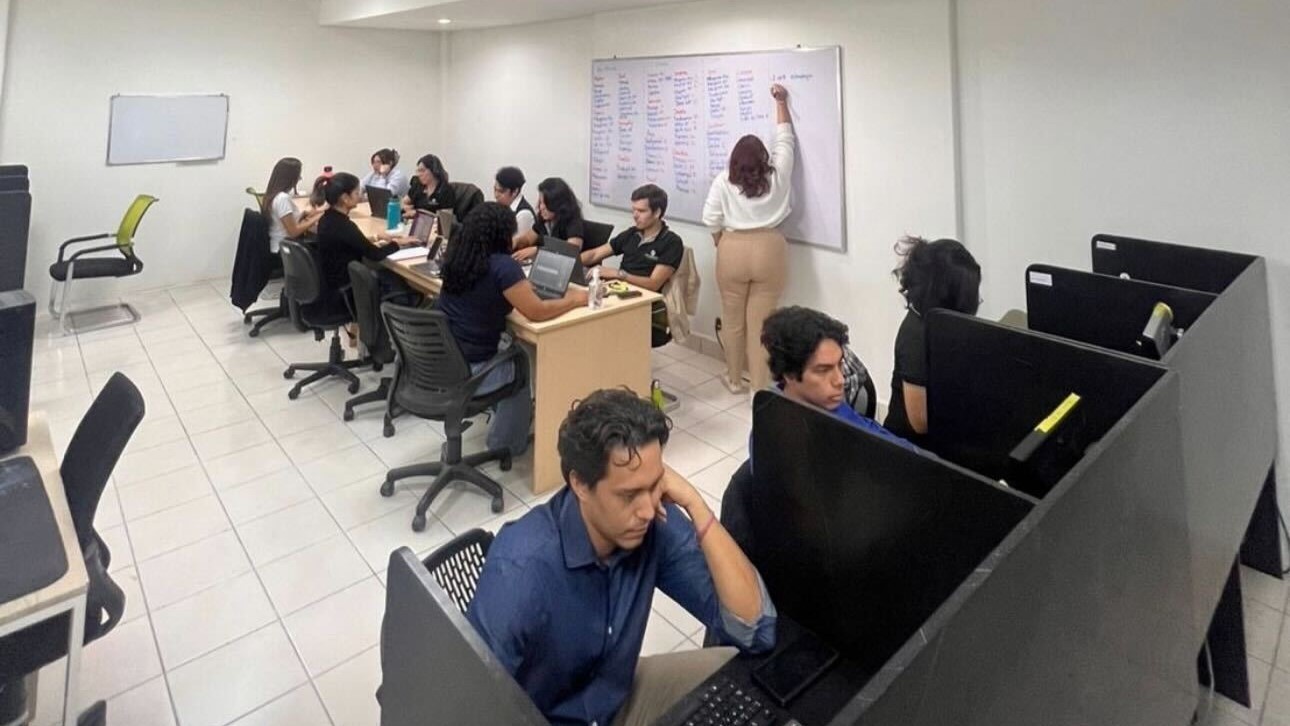 Professional contact center team in an office, representing outsourcing opportunities in Nicaragua.