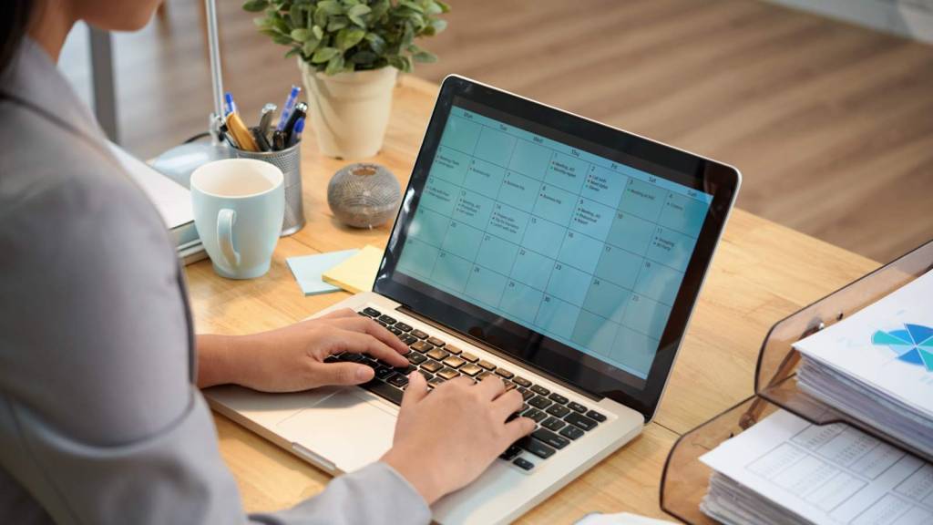 An Executive Assistant organizes calendars, schedules meetings, and manages daily priorities to help entrepreneurs stay productive.