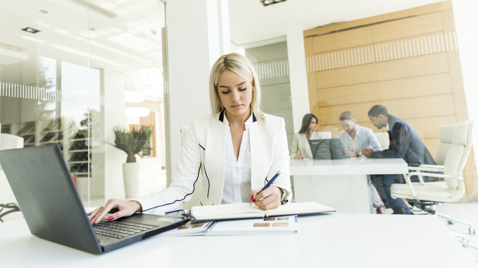 A professional Executive Assistant supports team communication and business operations to help CEOs focus on leadership and growth.