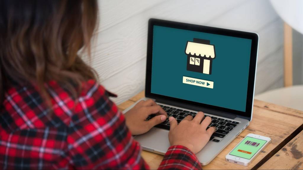 Business owner updating an online storefront and website content to improve visibility in AI-powered local search in Florida.